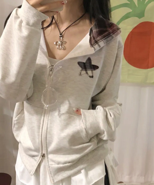 VIVID LADY(ビビッドレディー)の「チェックフード ダブルジップ スウェットパーカー(パーカー・レディース・ブラック/グレー/ライトベージュ/ブラウン・FREE)」の13枚目の写真