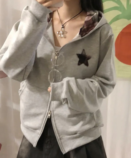 VIVID LADY(ビビッドレディー)の「チェックフード ダブルジップ スウェットパーカー(パーカー・レディース・ブラック/グレー/ライトベージュ/ブラウン・FREE)」の21枚目の写真