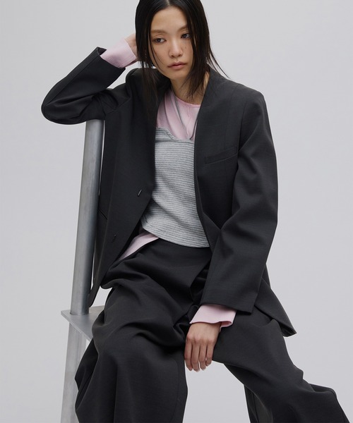 Ameri(アメリ)の「DRY TWILL COLLARLESS JACKET(テーラードジャケット・レディース・ベージュ/スミクロ/ベビーピンク・X-SMALL/MEDIUM/SMALL)」の1枚目の写真