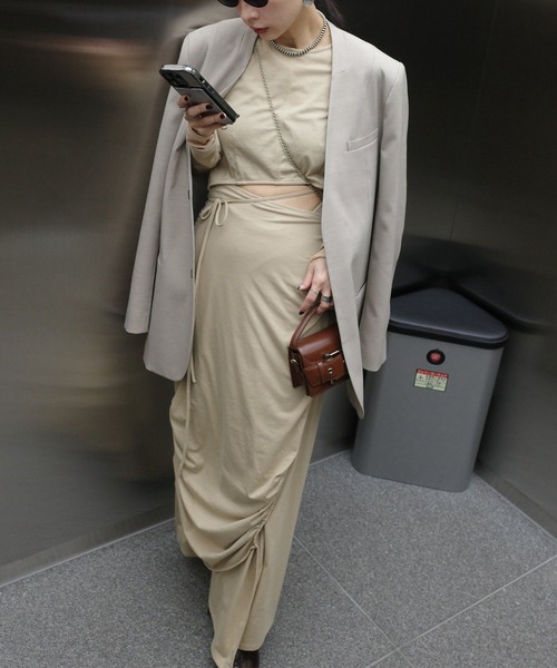 Ameri(アメリ)の「DRY TWILL COLLARLESS JACKET(テーラードジャケット・レディース・ベージュ/スミクロ/ベビーピンク・X-SMALL/MEDIUM/SMALL)」の8枚目の写真