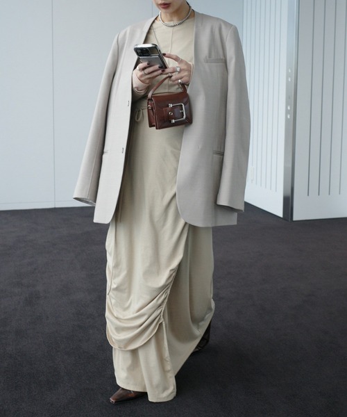 Ameri(アメリ)の「DRY TWILL COLLARLESS JACKET(テーラードジャケット・レディース・ベージュ/スミクロ/ベビーピンク・X-SMALL/MEDIUM/SMALL)」の6枚目の写真