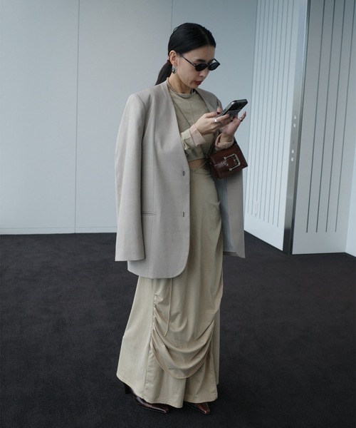 Ameri(アメリ)の「DRY TWILL COLLARLESS JACKET(テーラードジャケット・レディース・ベージュ/スミクロ/ベビーピンク・X-SMALL/MEDIUM/SMALL)」の5枚目の写真