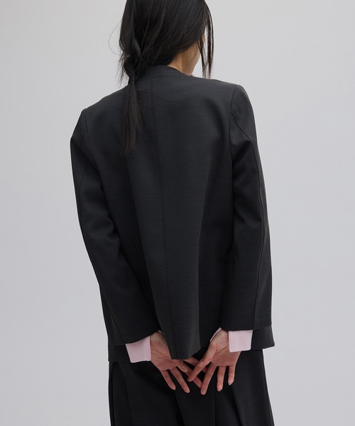 Ameri(アメリ)の「DRY TWILL COLLARLESS JACKET(テーラードジャケット・レディース・ベージュ/スミクロ/ベビーピンク・X-SMALL/MEDIUM/SMALL)」の18枚目の写真