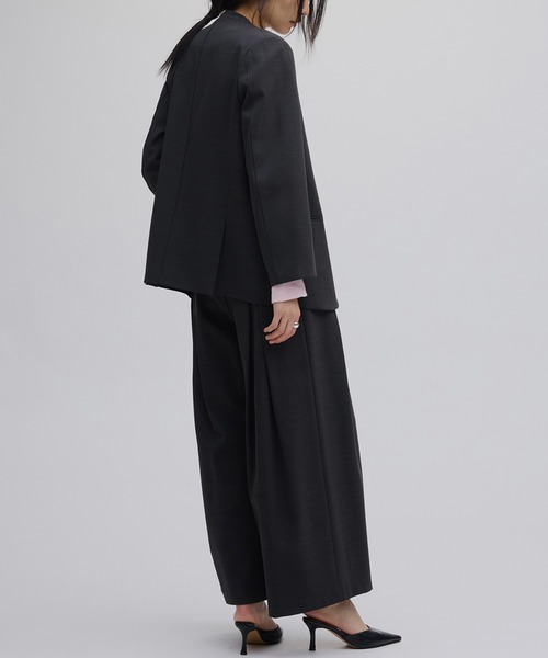 Ameri(アメリ)の「DRY TWILL COLLARLESS JACKET(テーラードジャケット・レディース・ベージュ/スミクロ/ベビーピンク・X-SMALL/MEDIUM/SMALL)」の22枚目の写真