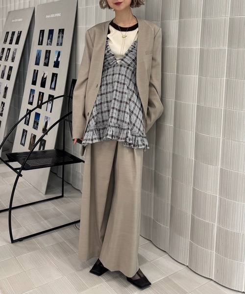 Ameri(アメリ)の「DRY TWILL COLLARLESS JACKET(テーラードジャケット・レディース・ベージュ/スミクロ/ベビーピンク・X-SMALL/MEDIUM/SMALL)」の10枚目の写真