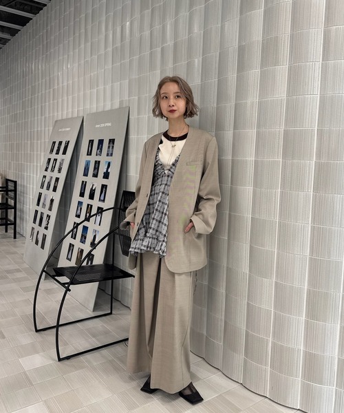 Ameri(アメリ)の「DRY TWILL COLLARLESS JACKET(テーラードジャケット・レディース・ベージュ/スミクロ/ベビーピンク・X-SMALL/MEDIUM/SMALL)」の11枚目の写真