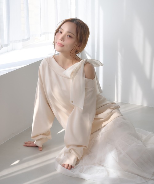 SOELA(ソエラ)の「【INGNI SOELA】肩リボンワンショルダンボールトップス/WEB限定(スウェット・レディース・グレー/アイボリー・FREE)」の9枚目の写真