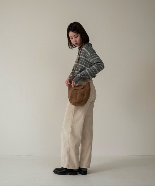 lawgy(ラウジー)の「2way round form flap bag / 2wayラウンドフォームフラップバッグ(ショルダーバッグ・レディース・キャメル/ダークブラウン系/ブラック・FREE)」の7枚目の写真