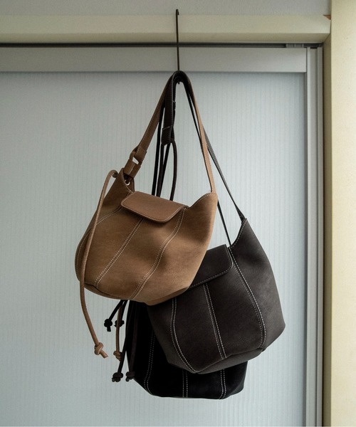 lawgy(ラウジー)の「2way round form flap bag / 2wayラウンドフォームフラップバッグ(ショルダーバッグ・レディース・キャメル/ダークブラウン系/ブラック・FREE)」の21枚目の写真