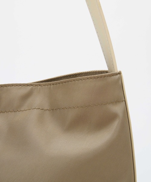 TREASURE TOPKAPI(トレジャートプカピ)の「【TREASURE TOPKAPI】ナイロン センターベルト 2way ショルダーバッグ 軽量 / 肩掛け(ショルダーバッグ・レディース・トップグレー/グレイッシュベージュ/ブラック・FREE)」の22枚目の写真