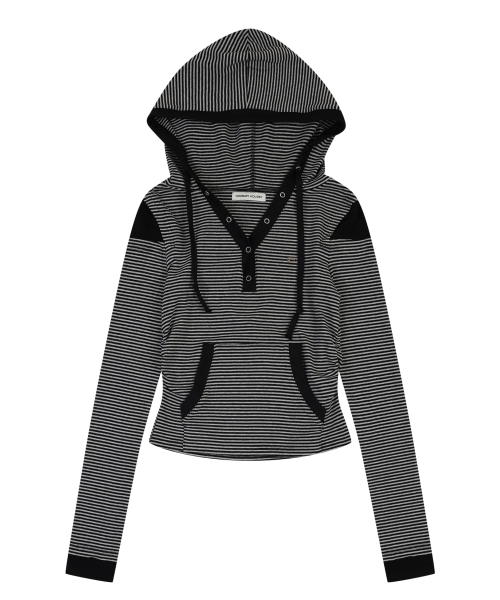 ORDINARY HOLIDAY（オーディナリー ホリデー）の「HALF BUTTON HOODIE [BLACK]（パーカー・レディース・その他・FREE）」の2枚目の写真