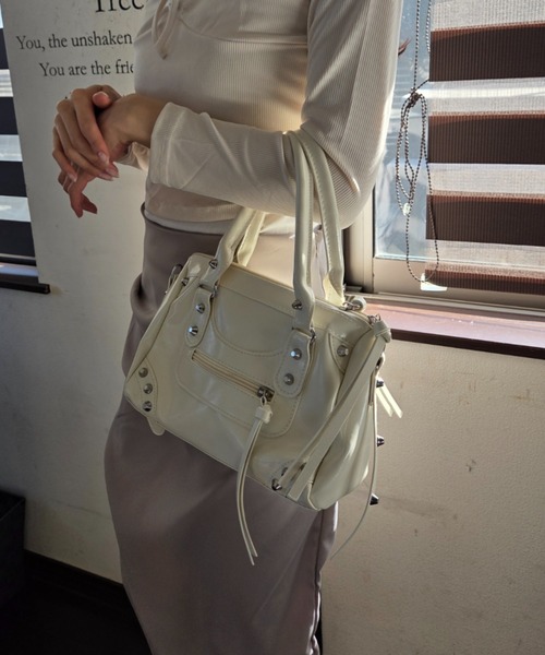 ｔｏｌｅｎｅ（トレネ）の「スタッズ 2way 合成皮革 ハンドバッグ ショルダーバッグ（ハンドバッグ・レディース・オフホワイト/ワイン・FREE）」の6枚目の写真