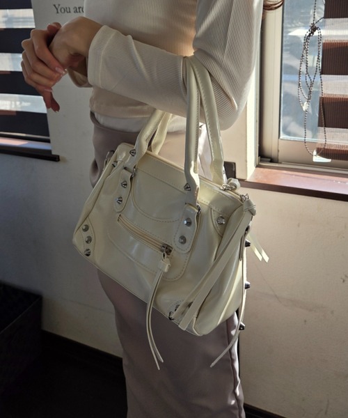 ｔｏｌｅｎｅ（トレネ）の「スタッズ 2way 合成皮革 ハンドバッグ ショルダーバッグ（ハンドバッグ・レディース・オフホワイト/ワイン・FREE）」の4枚目の写真