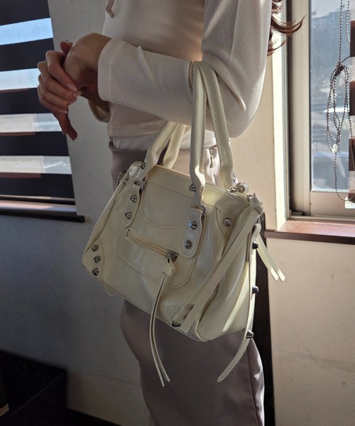 ｔｏｌｅｎｅ（トレネ）の「スタッズ 2way 合成皮革 ハンドバッグ ショルダーバッグ（ハンドバッグ・レディース・オフホワイト/ワイン・FREE）」の5枚目の写真
