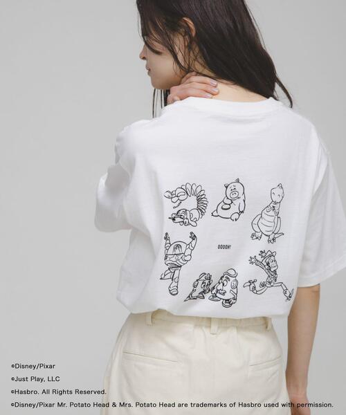 KBF(ケイビーエフ)の「Disney/プリント TEE(Tシャツ/カットソー・レディース・チャコールグレー/オフホワイト・ONE)」の2枚目の写真