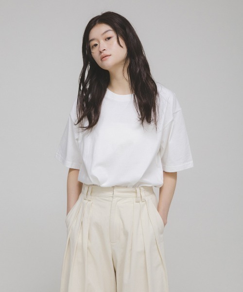 KBF（ケイビーエフ）の「Disney/プリント TEE（Tシャツ/カットソー・レディース・チャコールグレー/オフホワイト・ONE）」の4枚目の写真