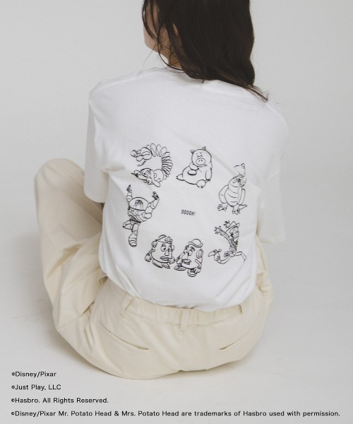 KBF（ケイビーエフ）の「Disney/プリント TEE（Tシャツ/カットソー・レディース・チャコールグレー/オフホワイト・ONE）」の7枚目の写真