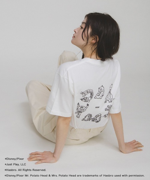 KBF（ケイビーエフ）の「Disney/プリント TEE（Tシャツ/カットソー・レディース・チャコールグレー/オフホワイト・ONE）」の8枚目の写真