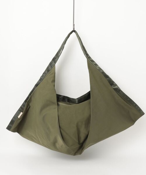 CALIFORNIA OUTFITTERS（カリフォルニア アウトフィッターズ）の「GC 2D24 ビッグトライアングルバッグ（トートバッグ・メンズ・ブラック/カーキ・ONESIZE）」の2枚目の写真