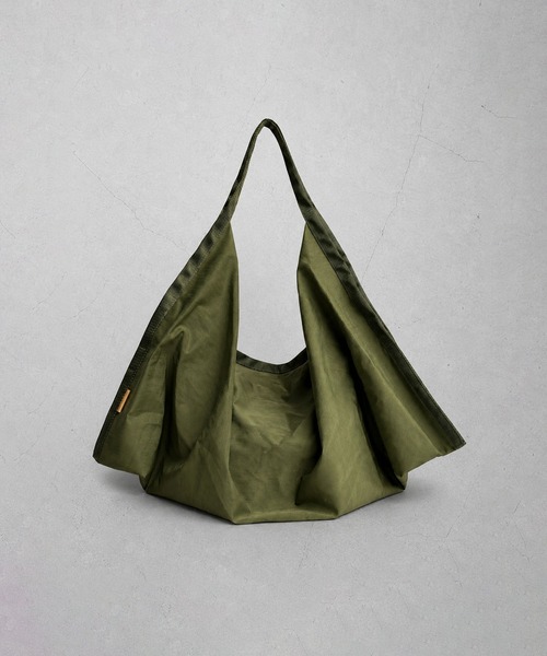 CALIFORNIA OUTFITTERS(カリフォルニア アウトフィッターズ)の「2D24 ビッグトライアングルバッグ(トートバッグ・メンズ・ブラック/カーキ・ONESIZE)」の2枚目の写真