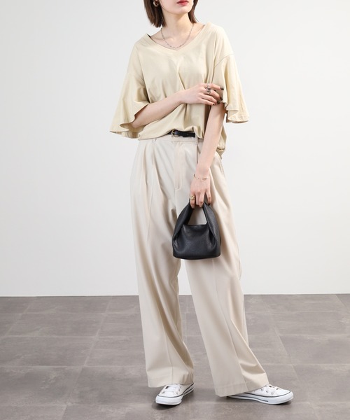 FUNALIVE（ファンアライブ）の「ボリュームフレア袖Vネックカットソー（Tシャツ/カットソー・レディース・ベージュ/カーキ/ブラック/オフホワイト/チャコールグレー・LL～3L/M～Ｌ）」の21枚目の写真