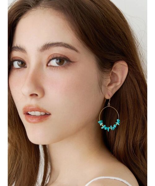 EVRIS(エヴリス)の「STONE HOOP ピアス(ピアス(両耳用)・レディース・ブルー/ホワイト・FREE)」の4枚目の写真