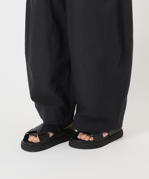 JOURNAL STANDARD(ジャーナルスタンダード)の「マットクロスコクーンワイドパンツ(その他パンツ・レディース・ベージュ/ブラック・38/36)」の8枚目の写真