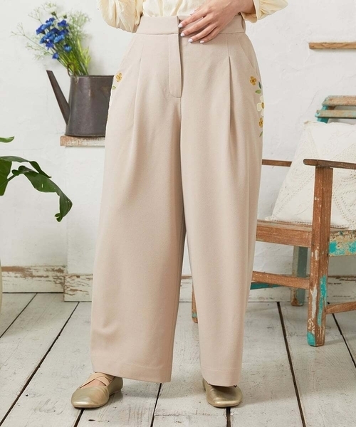 Jocomomola（ホコモモラ）の「El Rucio フラワーアップリケポンチパンツ［オケージョン/セレモニー］（その他パンツ・レディース・グリーン/ベージュ・42）」の2枚目の写真