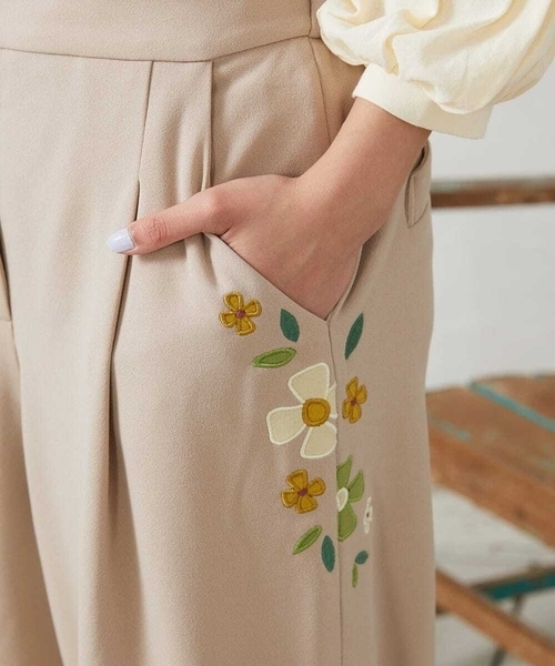 Jocomomola（ホコモモラ）の「El Rucio フラワーアップリケポンチパンツ［オケージョン/セレモニー］（その他パンツ・レディース・グリーン/ベージュ・42）」の16枚目の写真