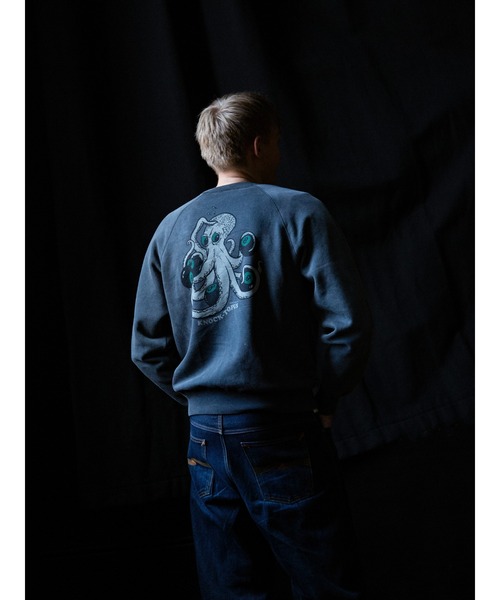 Nudie Jeans(ヌーディージーンズ)の「Nudie Jeans/ヌーディージーンズ Palle Sweatshirt / クルーネックスウェット / Knock-Topus / Antracite(Tシャツ/カットソー・メンズ・ブラック系その他・M/L/XL/S)」の5枚目の写真