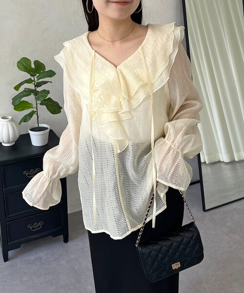 prose verse（プロズヴェール）の「シアーストライプVネックフリルブラウス（シャツ/ブラウス・レディース・オフホワイト/ブラック/イエロー・LARGE/MEDIUM）」の3枚目の写真