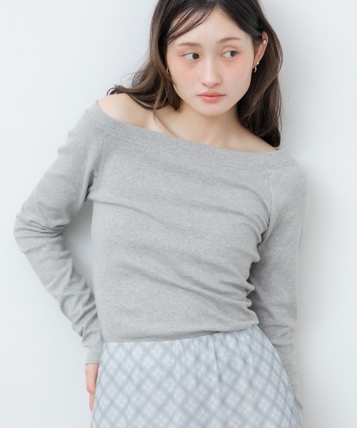 HEILIS(ヘイリス)の「オフショルダーベーシックカットソー / 無地 コンパクト シンプル カジュアル フェミニン ホワイト アイボリー ブラウン グレー ブラック 白 黒 オフショルダー 春服 夏服 秋服 長袖 トップス ノームコア シティガール 韓国 インナー ロンT レイヤード(Tシャツ/カットソー・レディース・ホワイト/ブラウン/グレー/ブラック・FREE)」の15枚目の写真