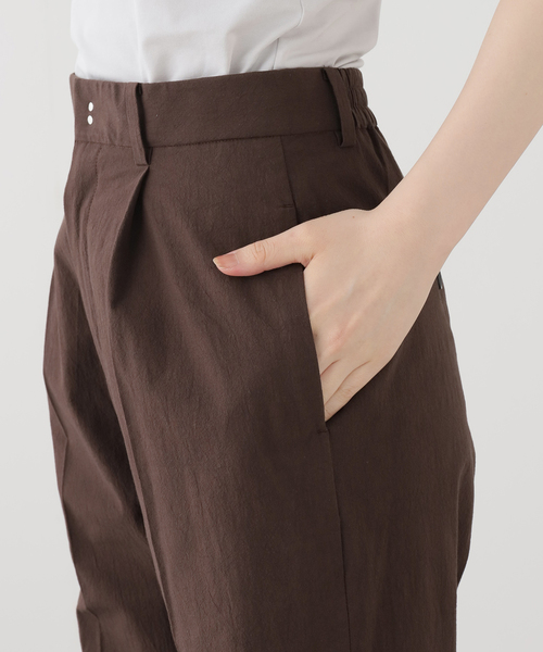IENA(イエナ)の「《一部カラー店舗限定》ウォッシャブルコットンサブレイージースラックス(スラックス・レディース・ブラウン/ブラック・38/36)」の19枚目の写真