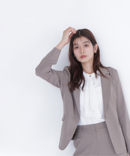 NATURAL BEAUTY BASIC（ナチュラルビューティーベーシック）の「サマードライタッチ SETUP テーラードジャケット（テーラードジャケット・レディース・チャコールグレー/ベージュ/ブラウン・MEDIUM/SMALL）」の9枚目の写真