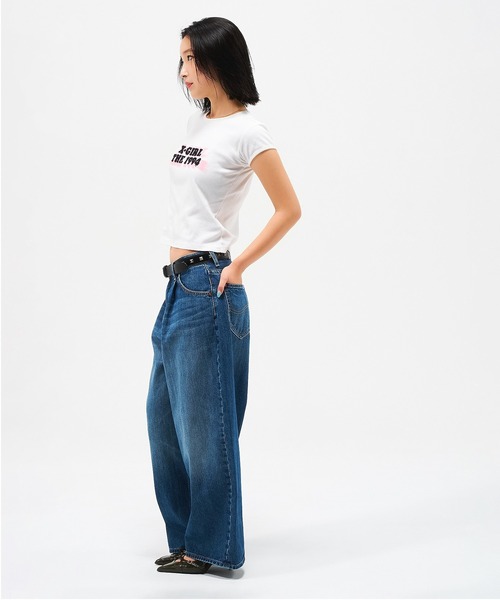Lee(リー)の「X-girl x Lee TUCK WIDE DENIM PANTS(デニムパンツ・レディース・ライトインディゴブルー/インディゴブルー・S/M)」の4枚目の写真