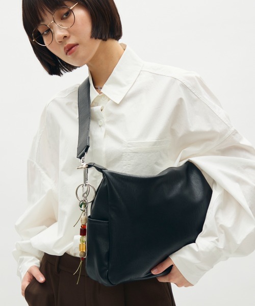 full/fill.(フルフィル)の「side pocket two handle bag / サイドポケット2ハンドルバッグ(ショルダーバッグ・レディース・ブラック/グリーン・FREE)」の2枚目の写真