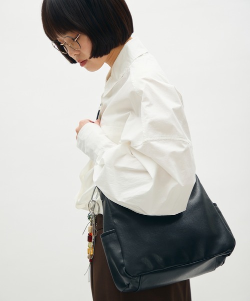 full/fill.(フルフィル)の「side pocket two handle bag / サイドポケット2ハンドルバッグ(ショルダーバッグ・レディース・ブラック/グリーン・FREE)」の7枚目の写真