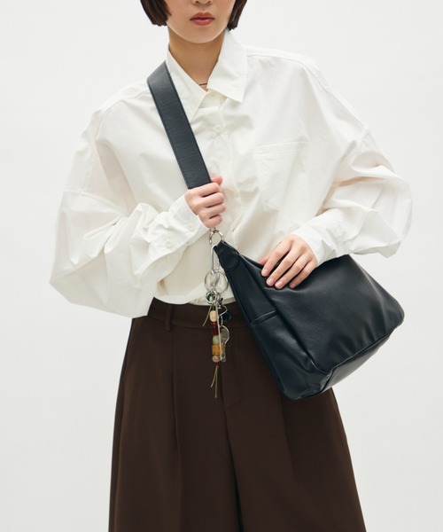full/fill.(フルフィル)の「side pocket two handle bag / サイドポケット2ハンドルバッグ(ショルダーバッグ・レディース・ブラック/グリーン・FREE)」の8枚目の写真