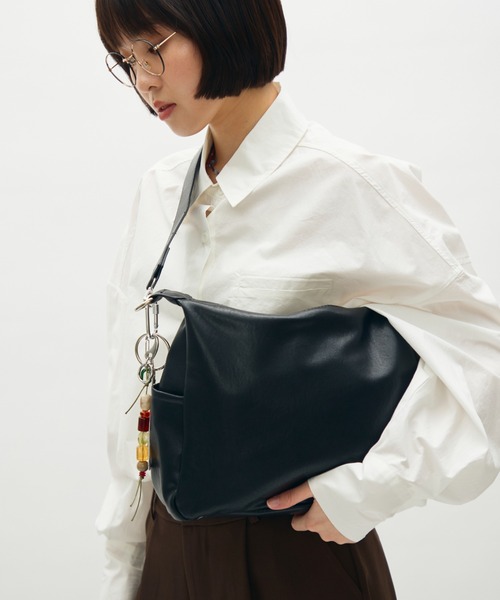 full/fill.(フルフィル)の「side pocket two handle bag / サイドポケット2ハンドルバッグ(ショルダーバッグ・レディース・ブラック/グリーン・FREE)」の4枚目の写真