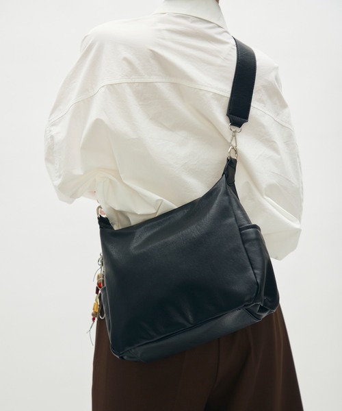 full/fill.(フルフィル)の「side pocket two handle bag / サイドポケット2ハンドルバッグ(ショルダーバッグ・レディース・ブラック/グリーン・FREE)」の10枚目の写真