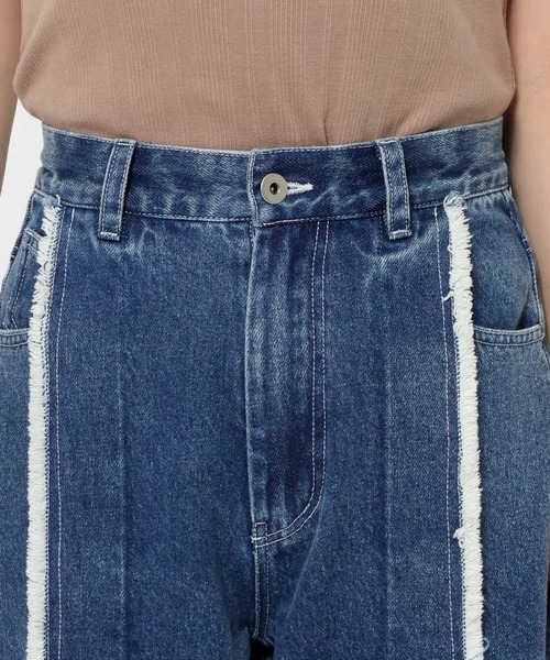 mysty woman(ミスティウーマン)の「フリルデザインデニムパンツ 826865(デニムパンツ・レディース・インディゴブルー/ライトブルー・SMALL/MEDIUM)」の13枚目の写真