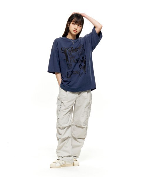 MOZMOZ(モズモズ)の「ピグメントダンシングキャット オーバーサイズ 半袖Tシャツ ブルー(Tシャツ/カットソー・レディース・その他・M/XL/XXL)」の3枚目の写真