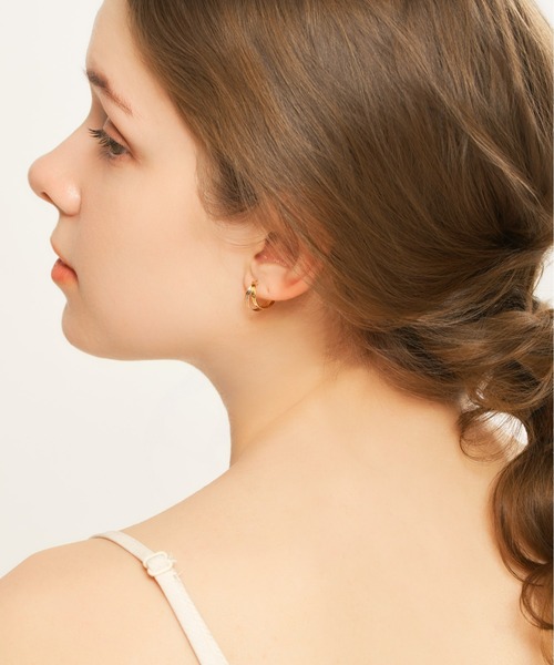 Jewel closet by L&Co.(ジュエルクローゼットバイエルアンドコー)の「プラチナ/K18/K18PG フープ ピアス(ピアス(両耳用)・レディース・ゴールド系その他・FREE)」の3枚目の写真