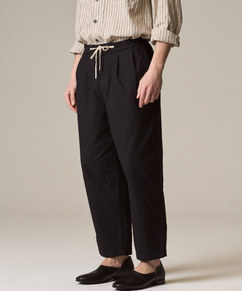 RISE&BELOW(ライズアンドビロー)の「ガーメントダイ330オックスフォードツープリーツイージーパンツWASHED BLACK(その他パンツ・メンズ・その他・30/32/34/36)」の2枚目の写真