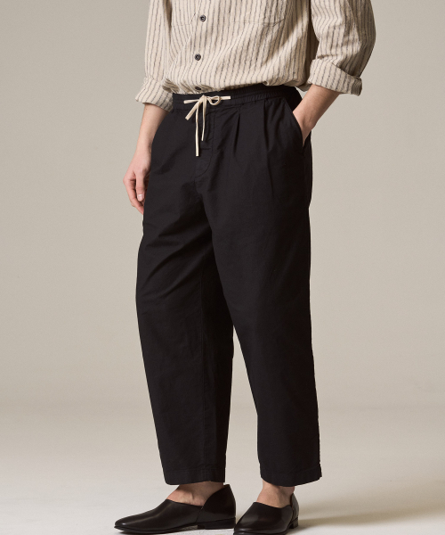 RISE&BELOW(ライズアンドビロー)の「ガーメントダイ330オックスフォードツープリーツイージーパンツWASHED BLACK(その他パンツ・メンズ・その他・30/32/34/36)」の3枚目の写真