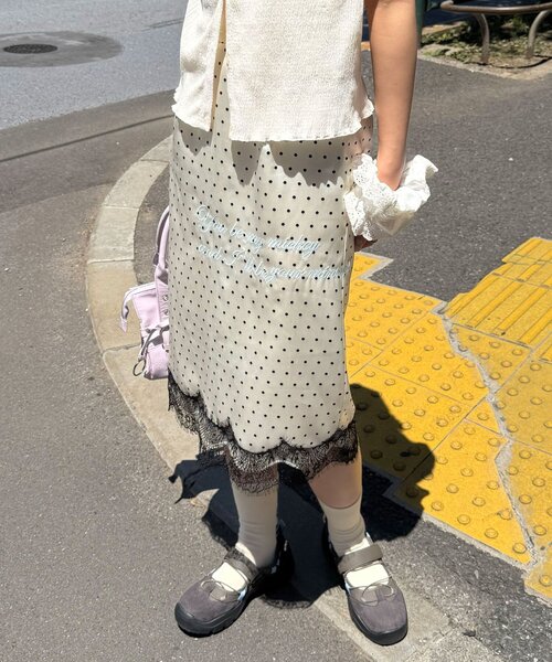 CIAOPANIC(チャオパニック)の「ドット柄サテン刺繍Iラインスカート(スカート・レディース・ブラック/ホワイト/ブルー・ONE SIZE)」の6枚目の写真