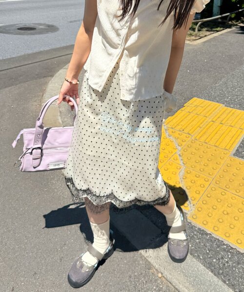 CIAOPANIC(チャオパニック)の「ドット柄サテン刺繍Iラインスカート(スカート・レディース・ブラック/ホワイト/ブルー・ONE SIZE)」の5枚目の写真