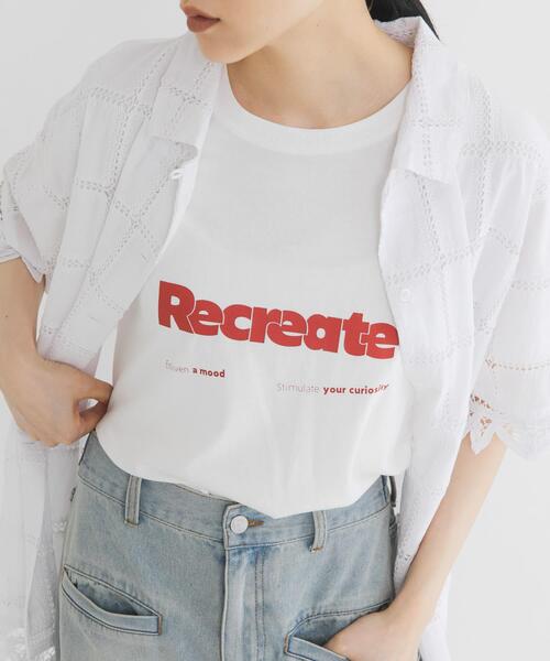 KBF(ケイビーエフ)の「ロゴプリントTEE(Tシャツ/カットソー・レディース・アイボリー/オフホワイト/チャコールグレー・ONE)」の2枚目の写真