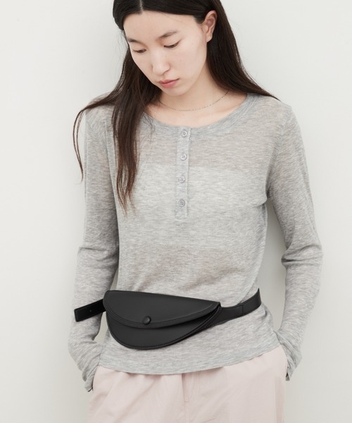 OFROOM（オフルーム）の「Faux Leather Waist Belt Bag｜フェイクレザーウエストベルトバッグ（ボディバッグ/ウエストポーチ・レディース・ブラウン/ブラック・ONESIZE）」の6枚目の写真