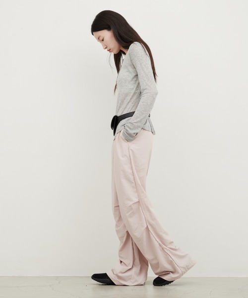 OFROOM（オフルーム）の「Faux Leather Waist Belt Bag｜フェイクレザーウエストベルトバッグ（ボディバッグ/ウエストポーチ・レディース・ブラウン/ブラック・ONESIZE）」の8枚目の写真